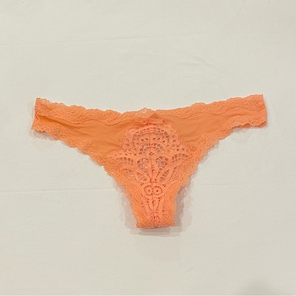 NEW WITH TAGS VICTORIA’S SECRET SIZE XS 2 PACK OF THONGS - Picture 3 of 9
